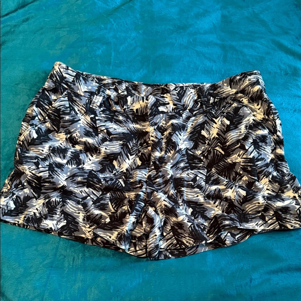 BCG Black and White Shorts Sporty Design